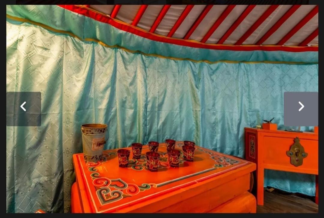 Yourte Mongole Et Cabane Houffalize Exterior photo